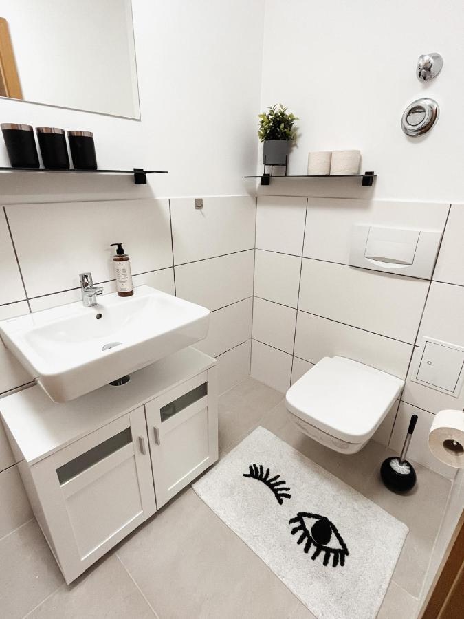 ארפורט Bohnapartments Elisa - Wohlfuehlapartment Mit 2 Gratis Parkplaetzen Und 3 Schlafzimmern - Wlan - Vollausstattung מראה חיצוני תמונה