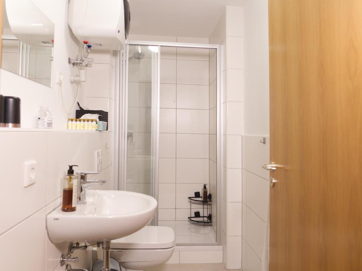 ארפורט Bohnapartments Elisa - Wohlfuehlapartment Mit 2 Gratis Parkplaetzen Und 3 Schlafzimmern - Wlan - Vollausstattung מראה חיצוני תמונה